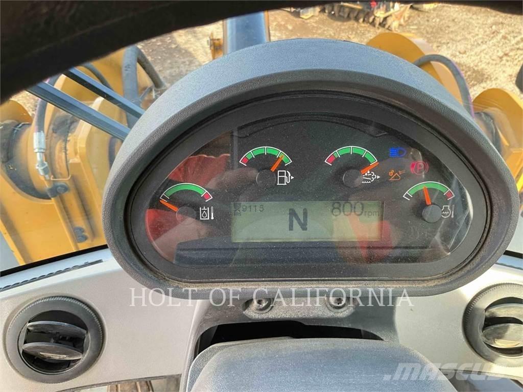 CAT 938M Kolesové nakladače