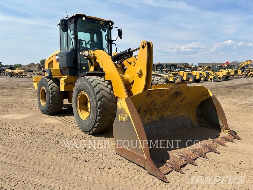 CAT 938M Kolesové nakladače