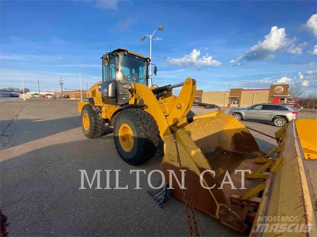 CAT 938M Kolesové nakladače