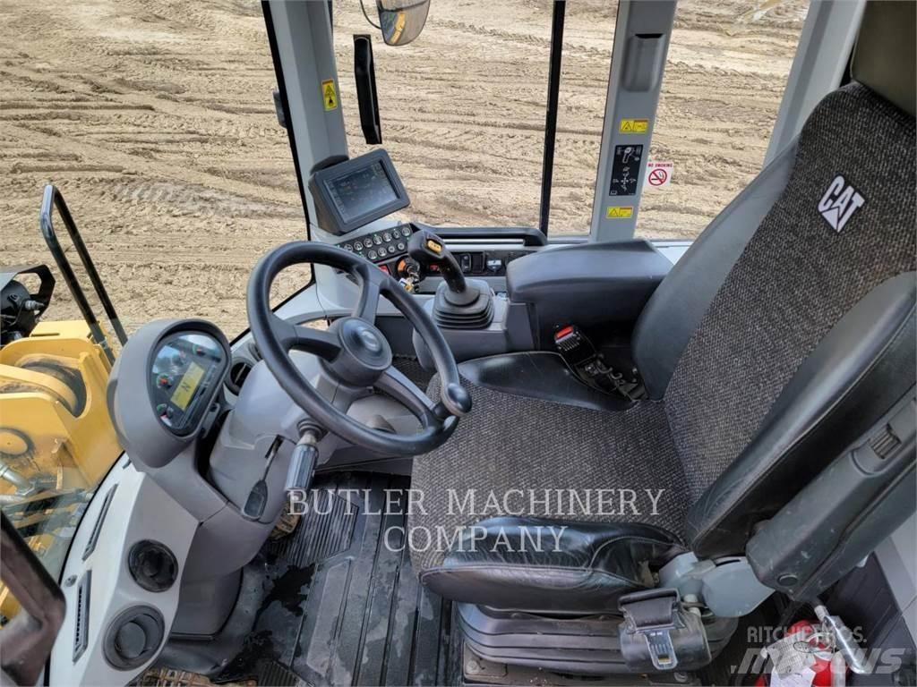 CAT 938M Kolesové nakladače