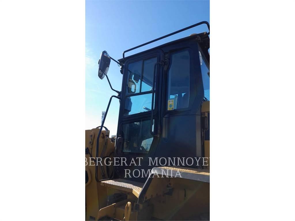 CAT 938M Kolesové nakladače
