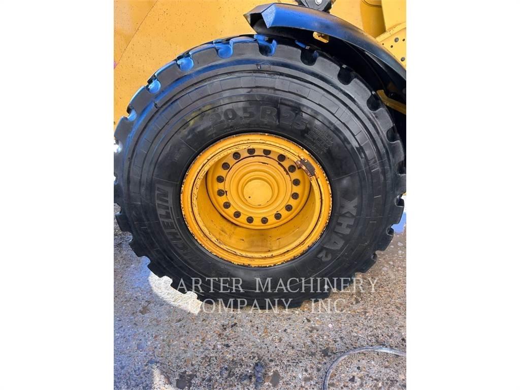 CAT 938M Kolesové nakladače