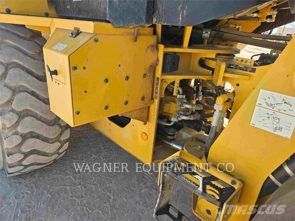 CAT 938M Kolesové nakladače