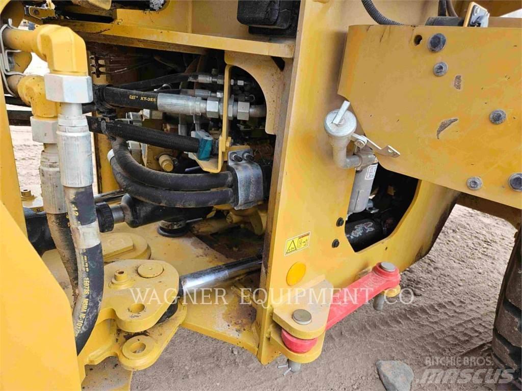 CAT 938M Kolesové nakladače