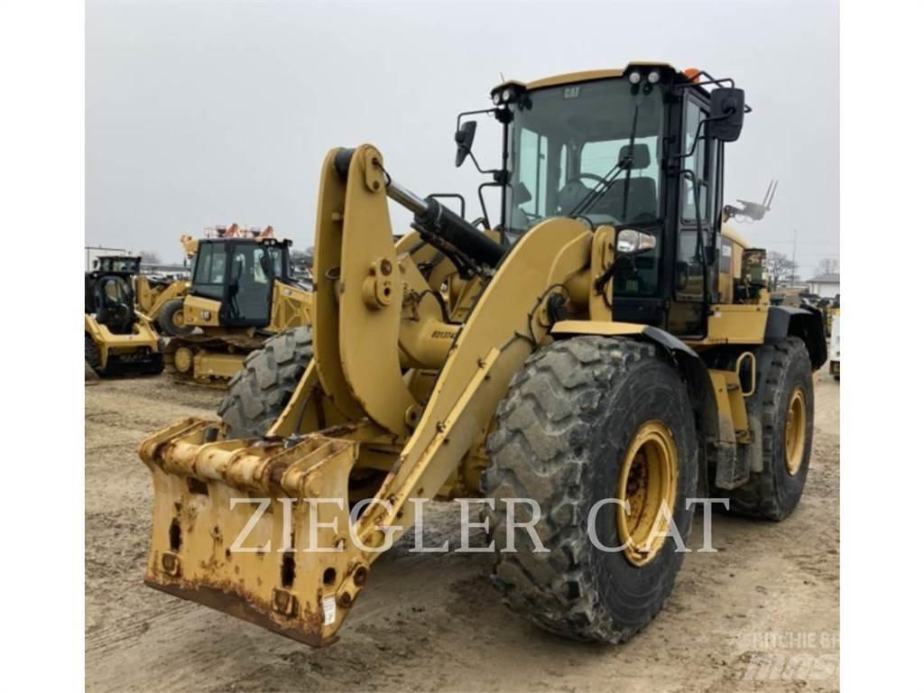 CAT 938M Kolesové nakladače