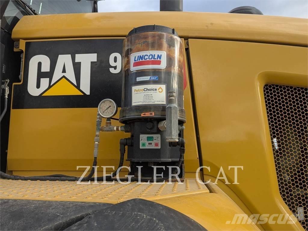CAT 938M Kolesové nakladače