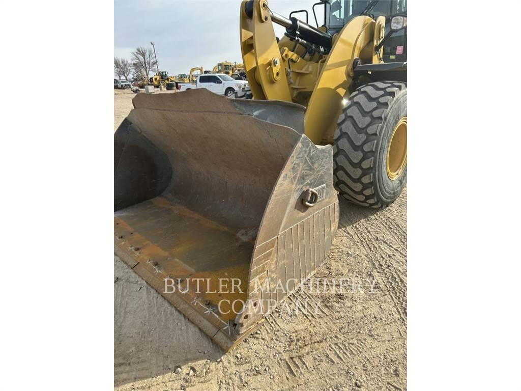 CAT 938M Kolesové nakladače