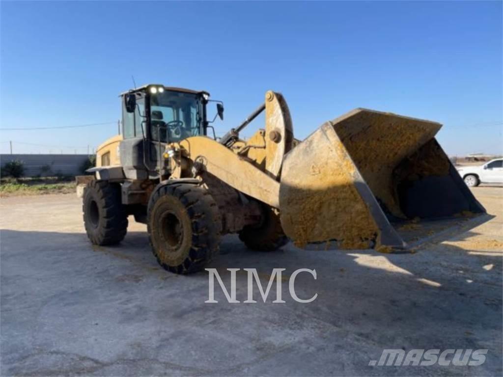 CAT 938M Kolesové nakladače