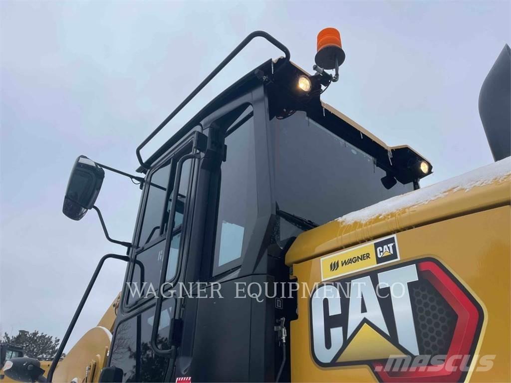CAT 938M Kolesové nakladače