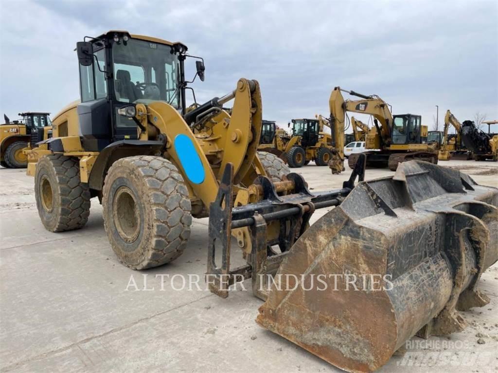 CAT 938M Kolesové nakladače