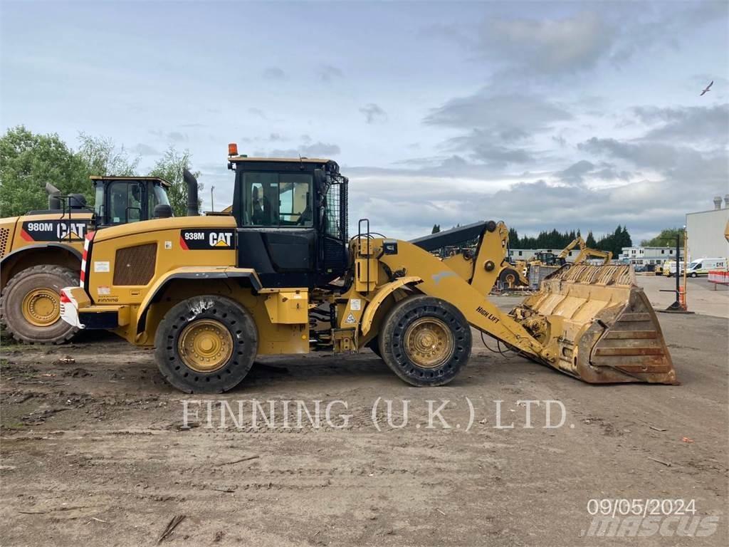 CAT 938M Kolesové nakladače