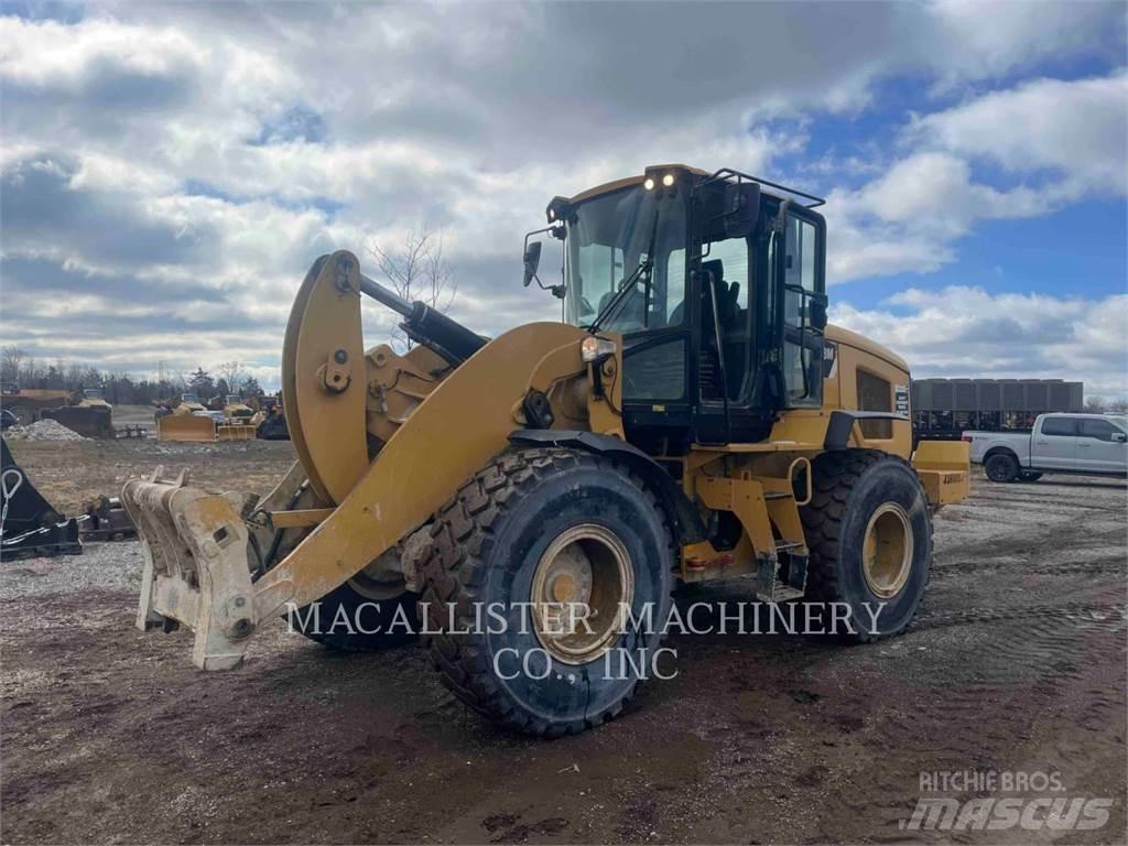 CAT 938M Kolesové nakladače