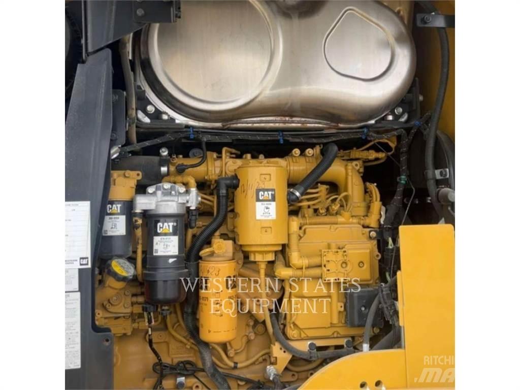 CAT 938M Kolesové nakladače