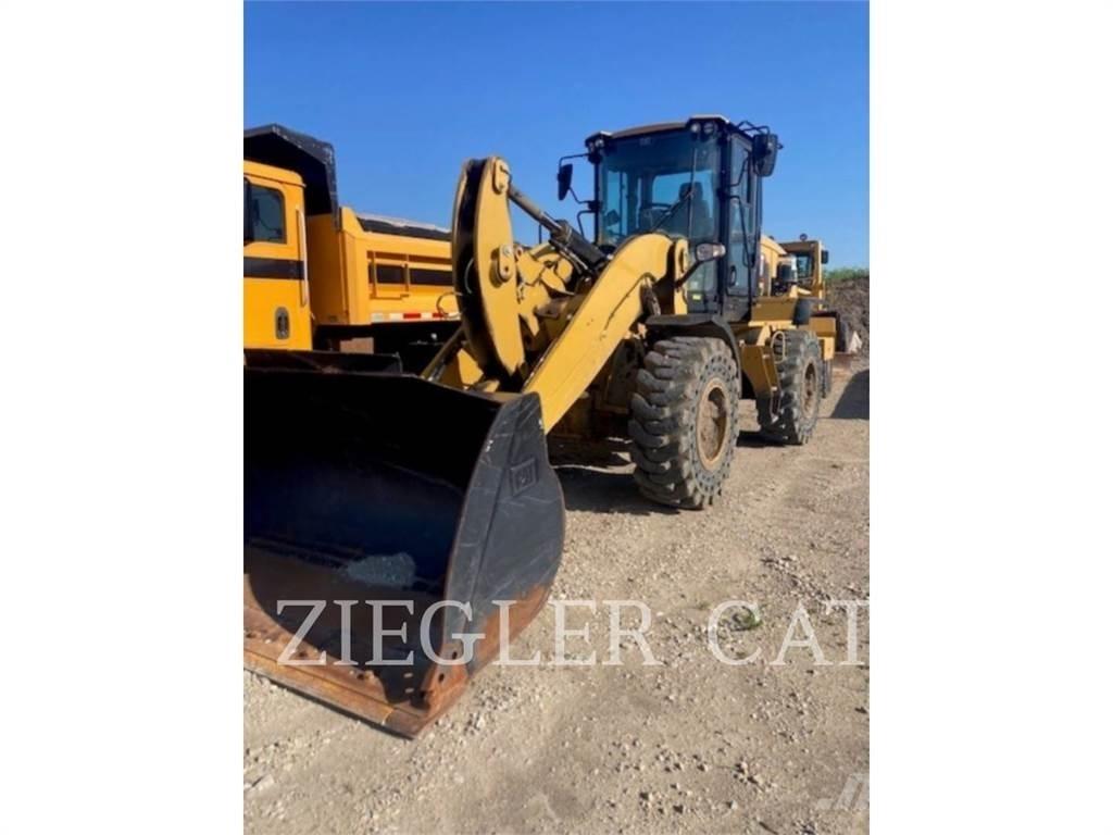 CAT 938M Kolesové nakladače