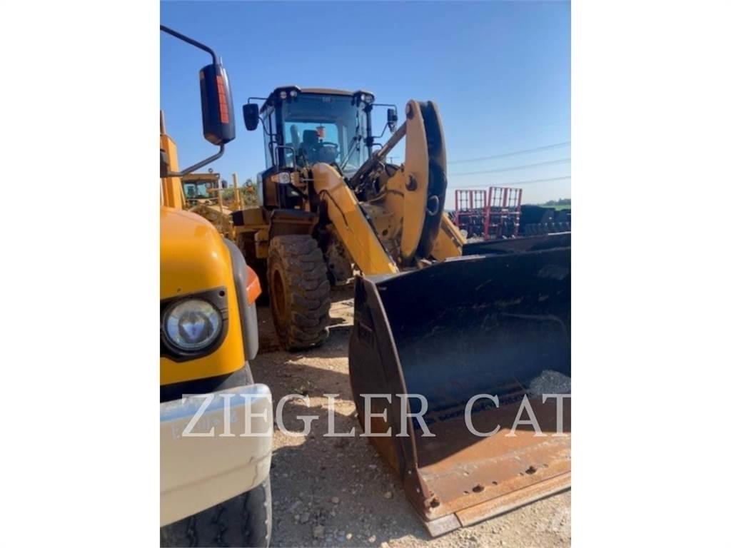 CAT 938M Kolesové nakladače