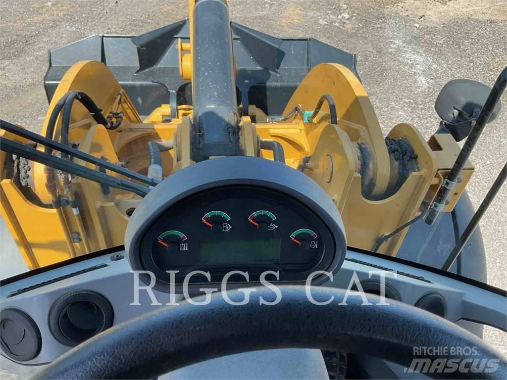 CAT 938M Kolesové nakladače
