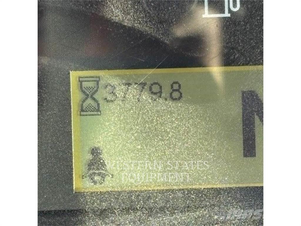CAT 938M Kolesové nakladače