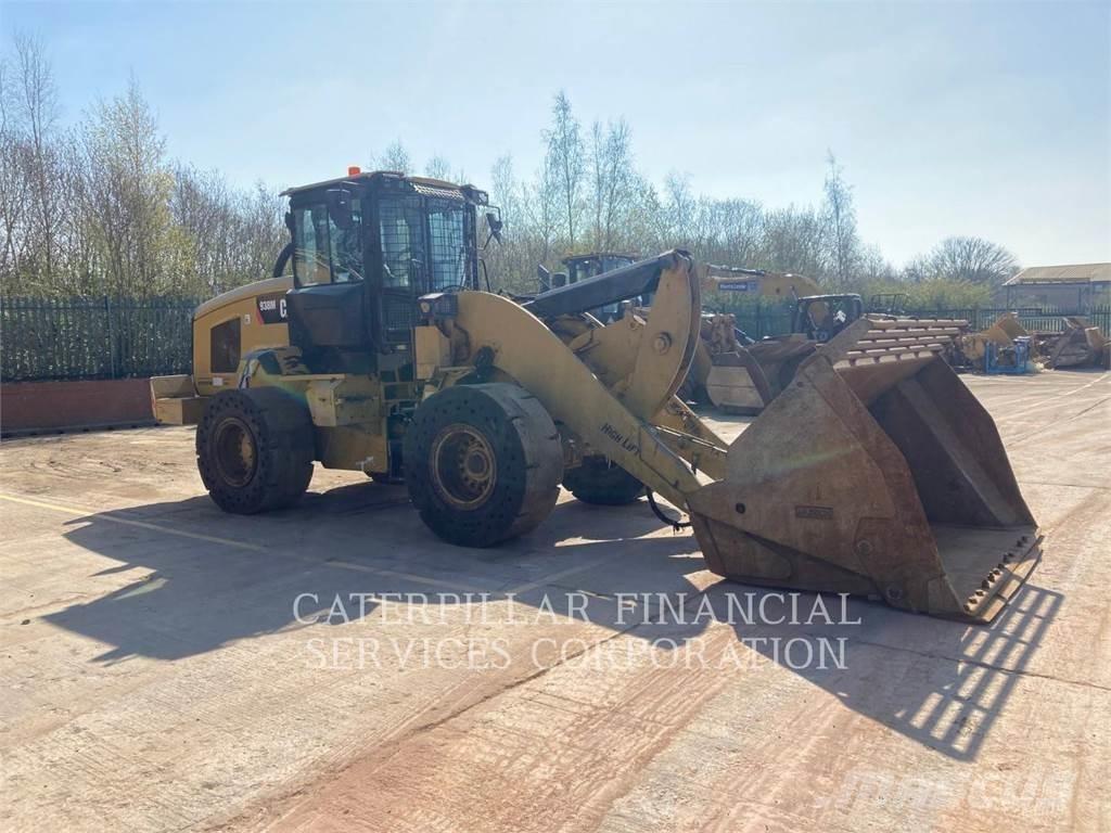 CAT 938M Kolesové nakladače