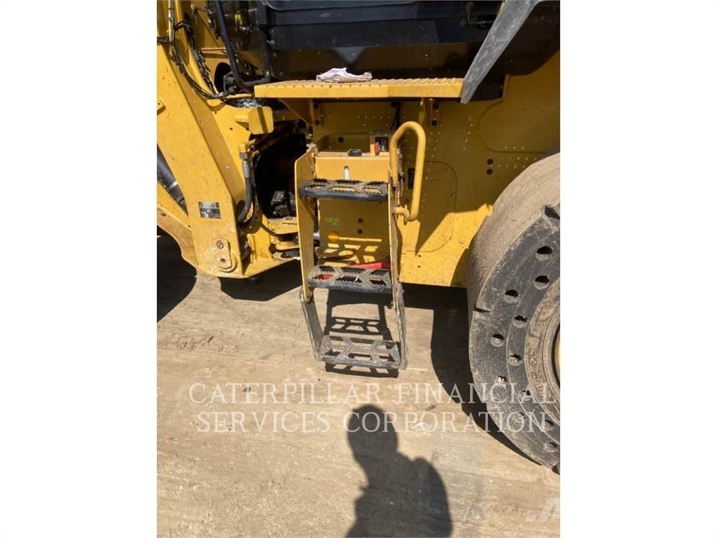 CAT 938M Kolesové nakladače