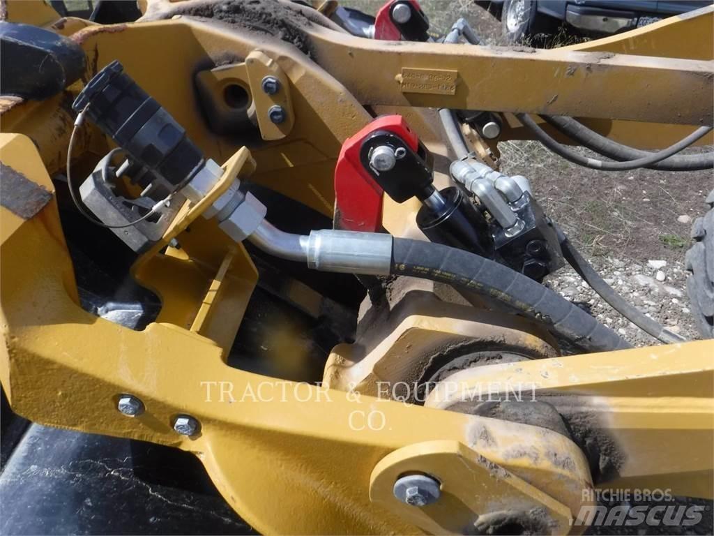 CAT 938M Kolesové nakladače