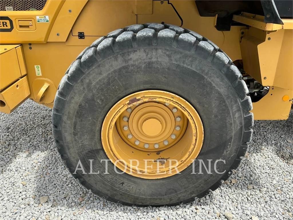 CAT 938M Kolesové nakladače