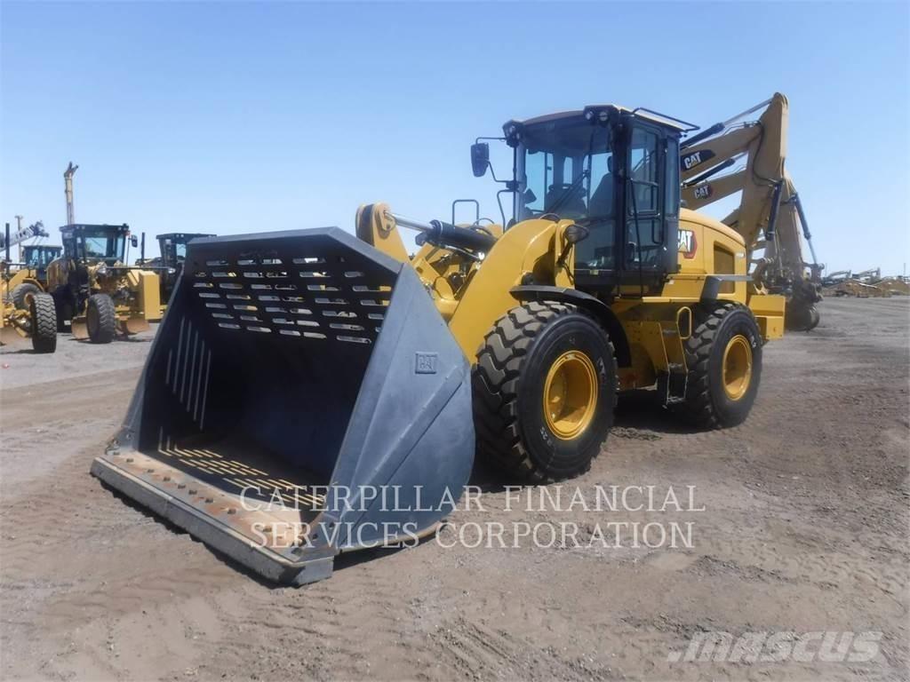 CAT 938M Kolesové nakladače