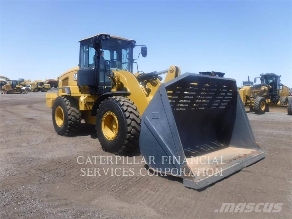 CAT 938M Kolesové nakladače