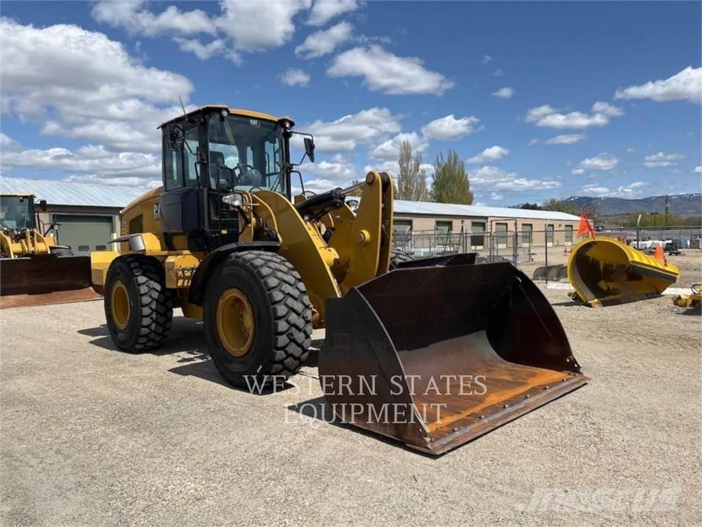 CAT 938M Kolesové nakladače