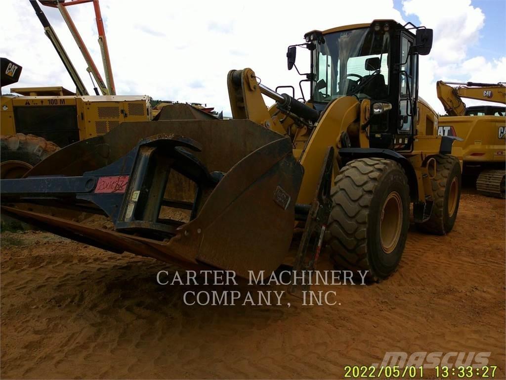 CAT 938M Kolesové nakladače
