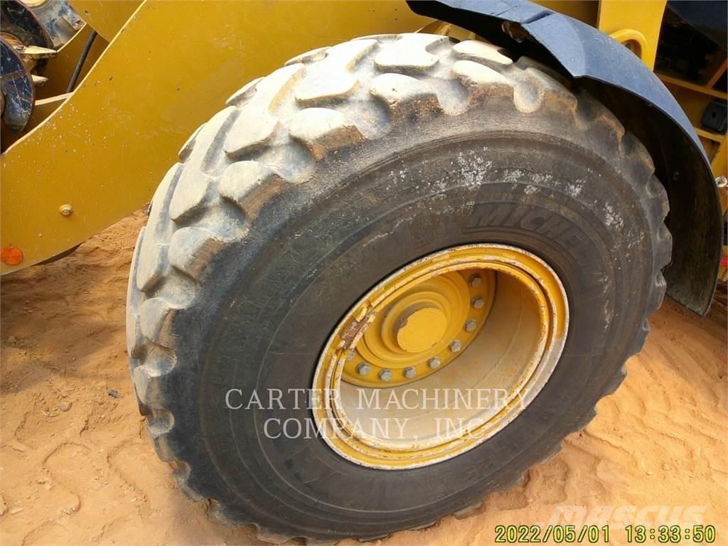 CAT 938M Kolesové nakladače