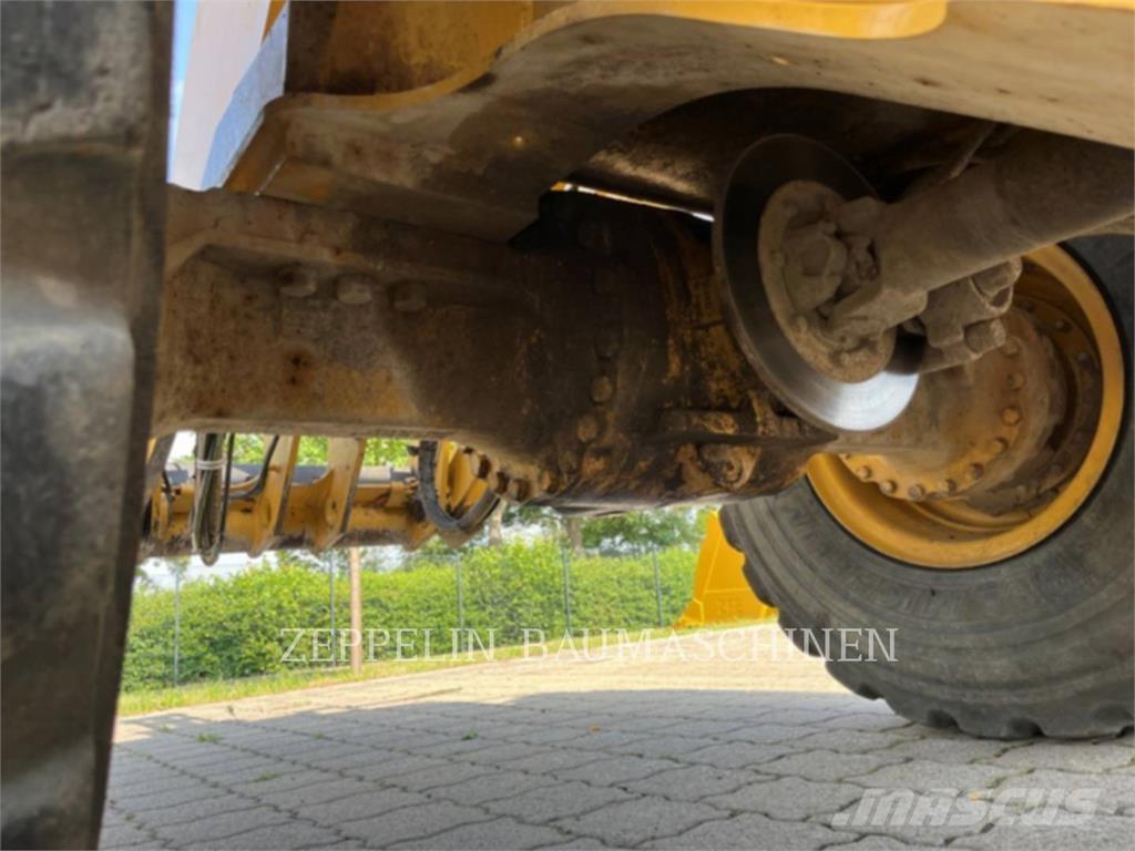 CAT 938M Kolesové nakladače
