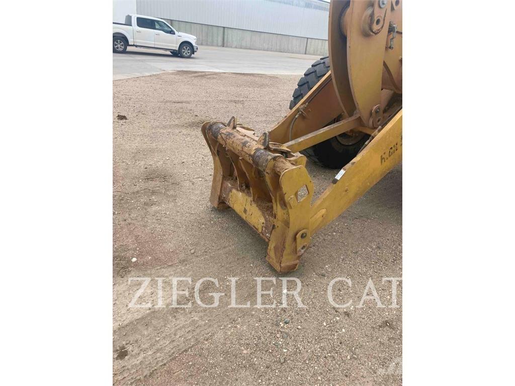 CAT 938M Kolesové nakladače