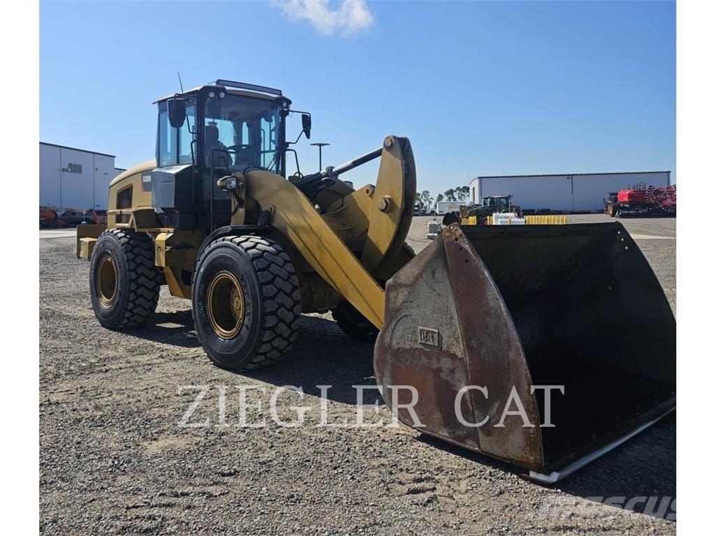 CAT 938M Kolesové nakladače