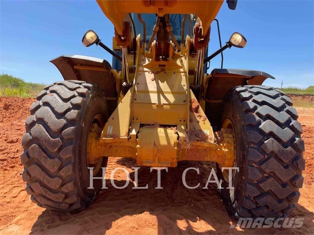 CAT 938M Kolesové nakladače