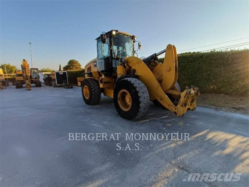 CAT 938M Kolesové nakladače