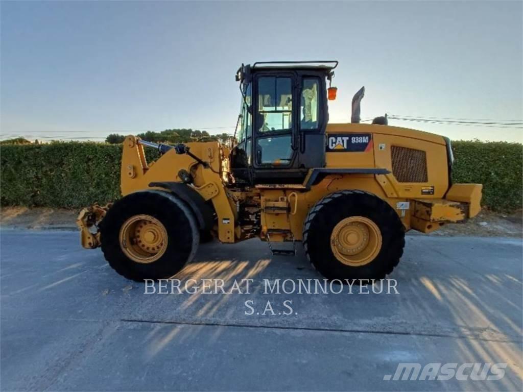 CAT 938M Kolesové nakladače