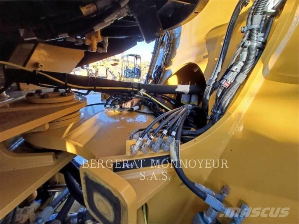 CAT 938M Kolesové nakladače
