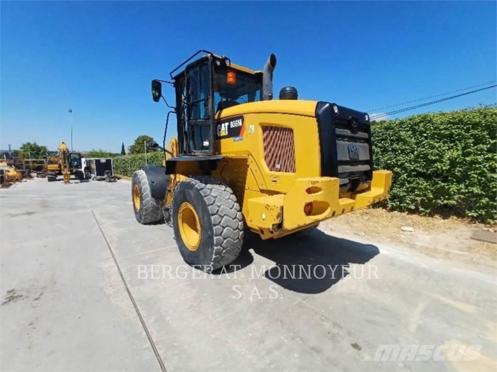 CAT 938M Kolesové nakladače