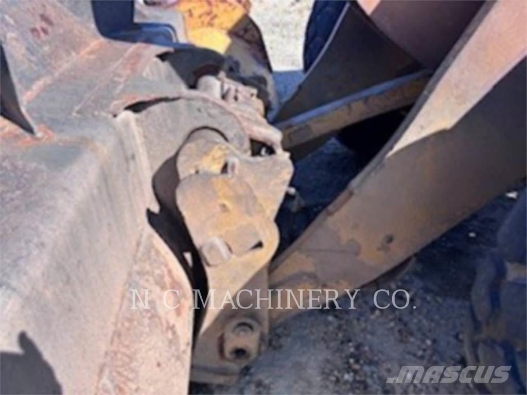 CAT 938M Kolesové nakladače