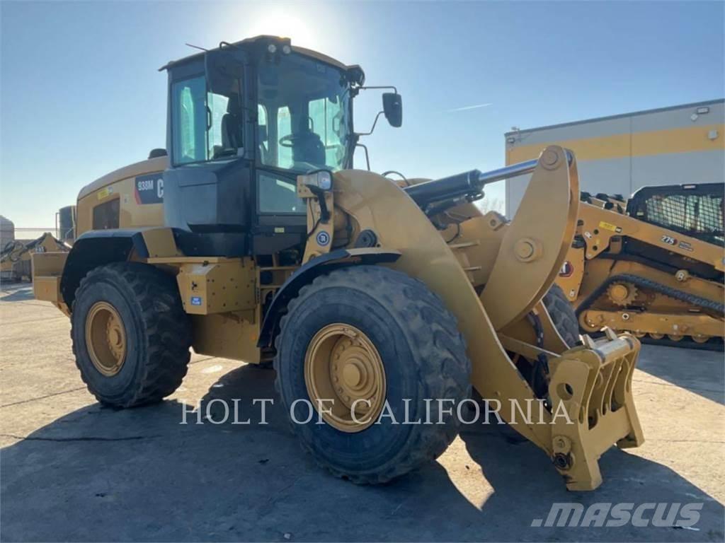 CAT 938M Kolesové nakladače