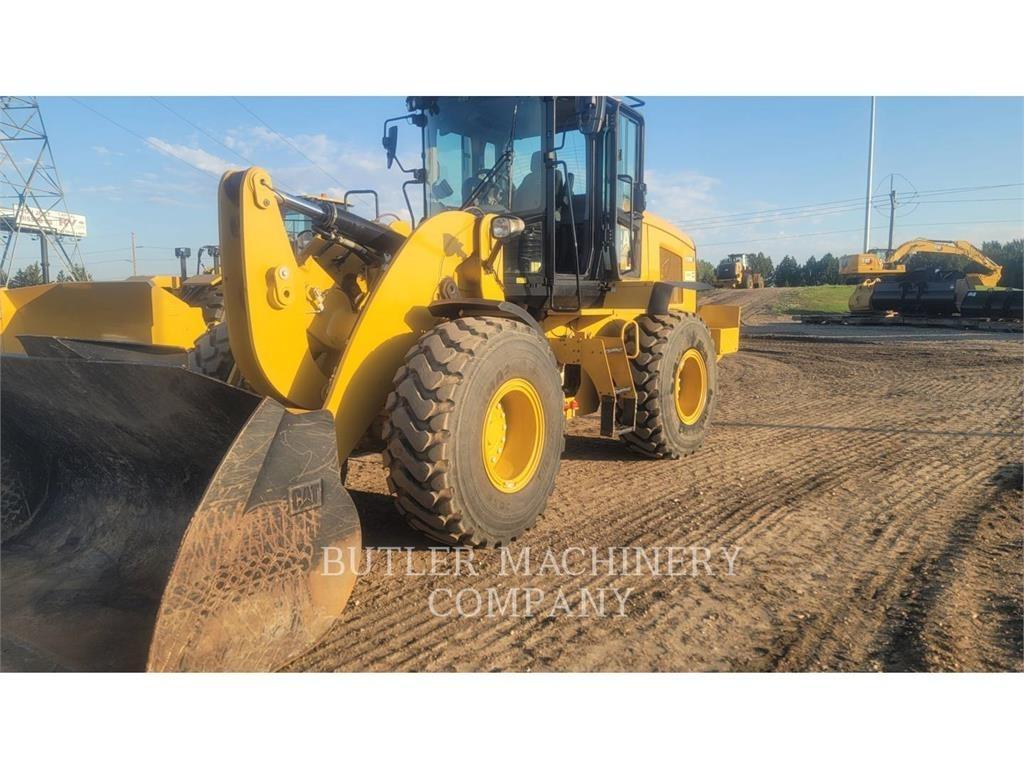 CAT 938M Kolesové nakladače