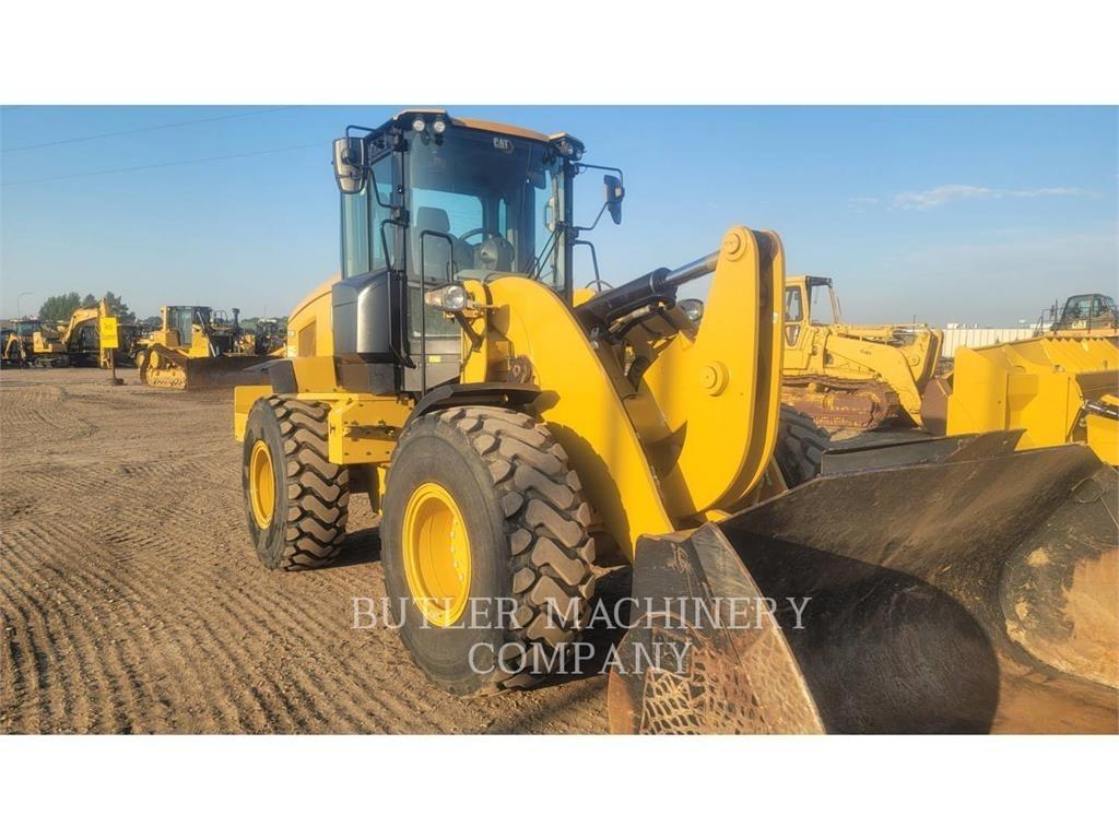 CAT 938M Kolesové nakladače