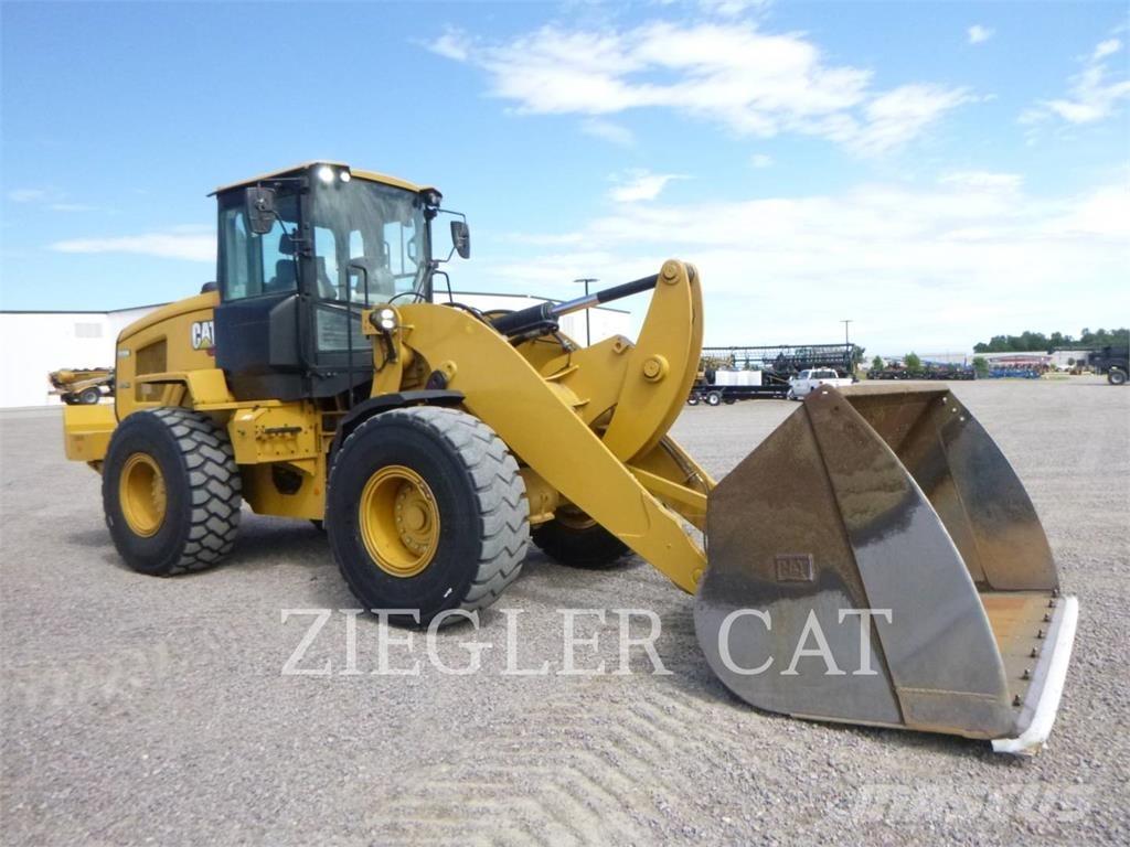 CAT 938M Kolesové nakladače
