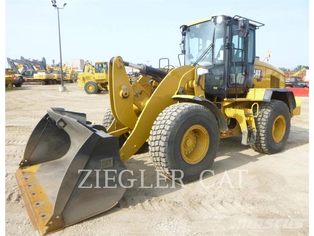 CAT 938M Kolesové nakladače