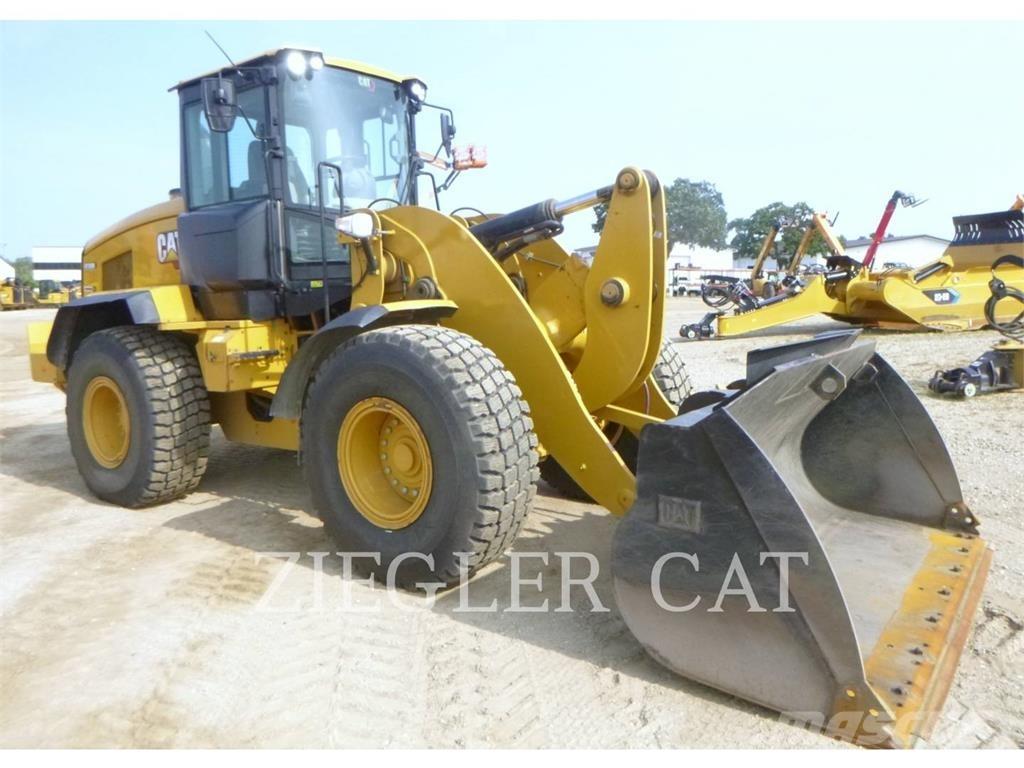 CAT 938M Kolesové nakladače