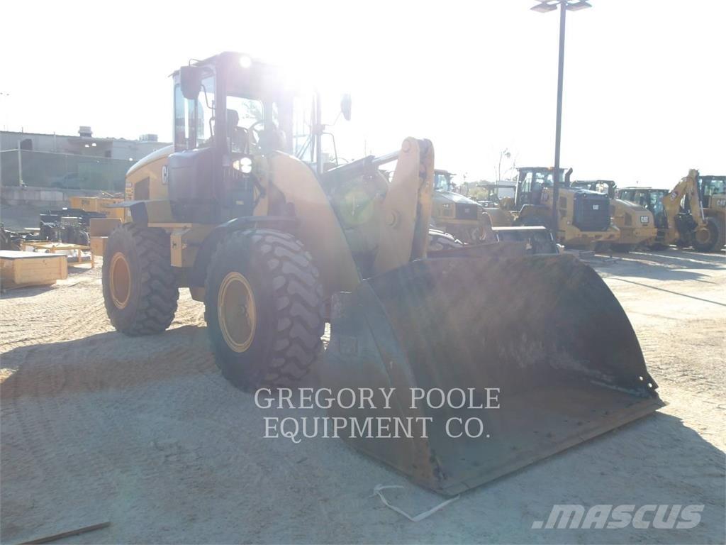 CAT 938M Kolesové nakladače