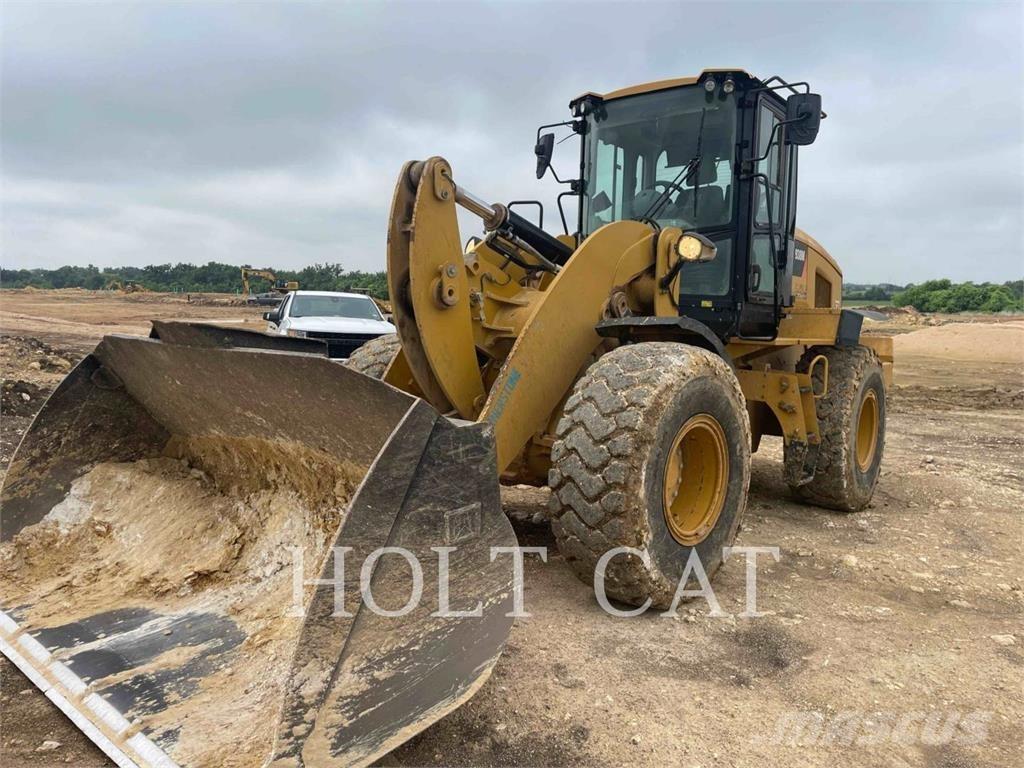 CAT 938M Kolesové nakladače