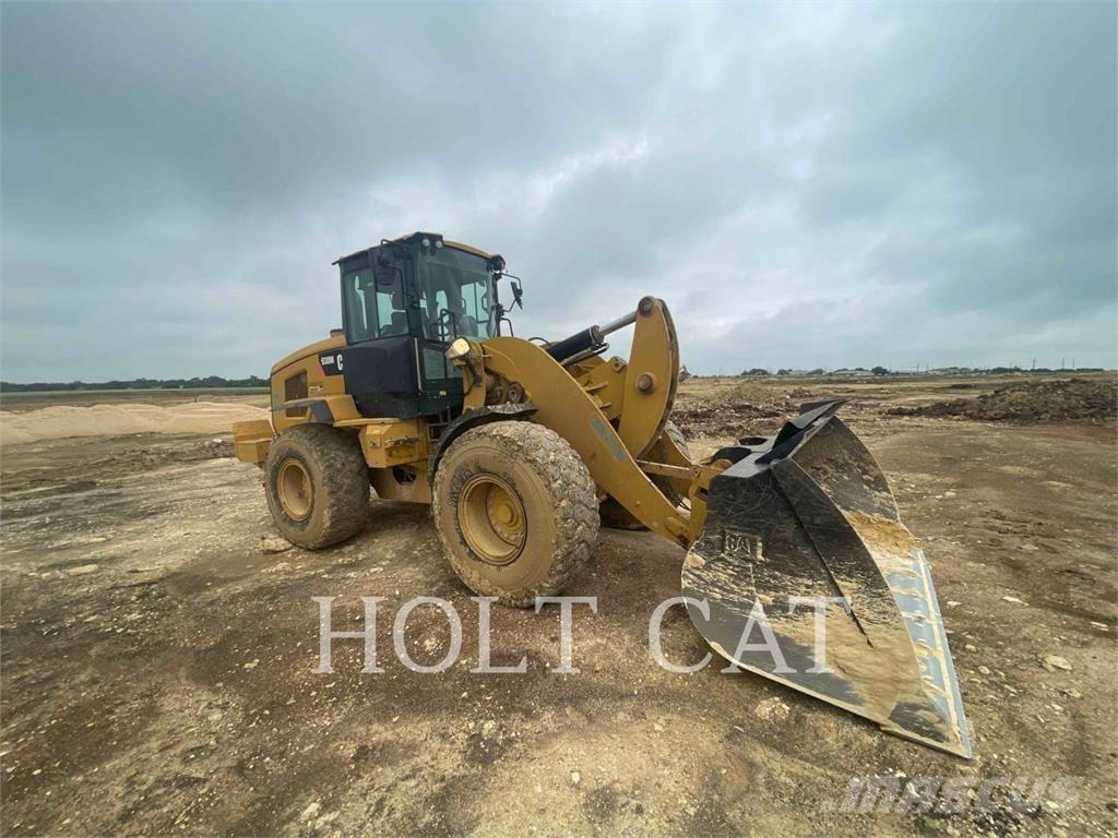 CAT 938M Kolesové nakladače