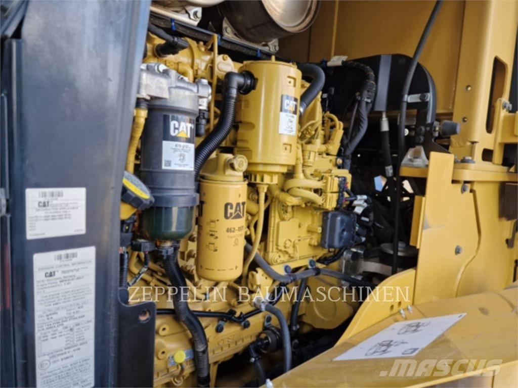CAT 938M Kolesové nakladače