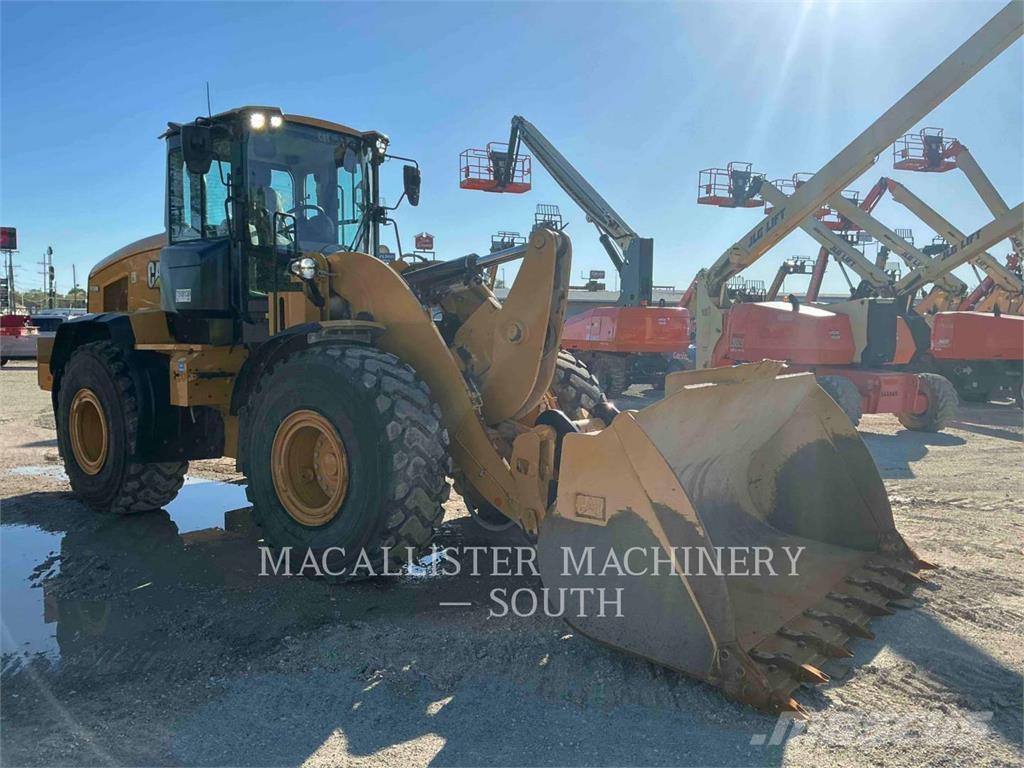 CAT 938M Kolesové nakladače